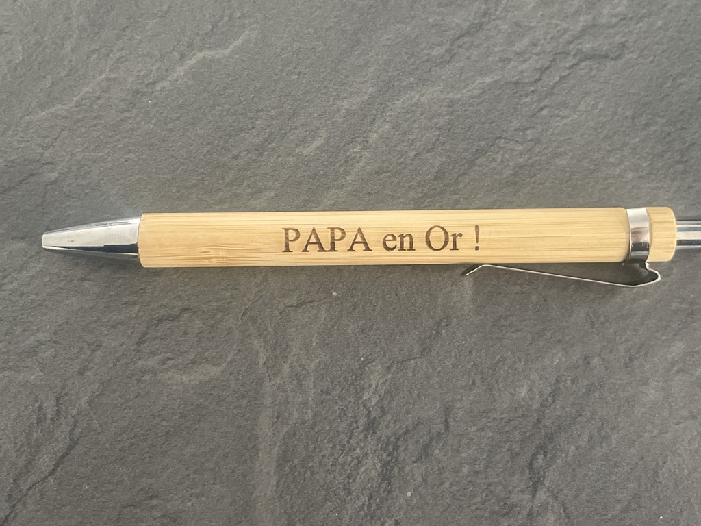 Crayon bois bambou personnalisé "Meilleur(e)Maman Papi Papa d'amour" 