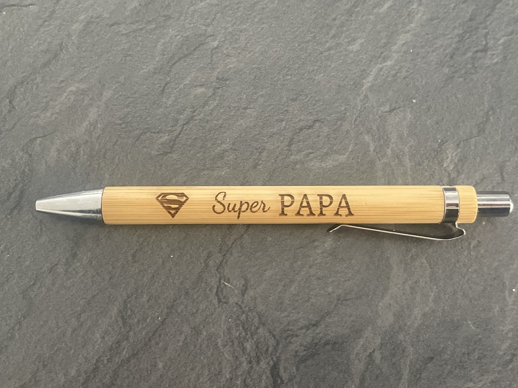 Crayon bois bambou personnalisé "Meilleur(e)Maman Papi Papa d'amour" 